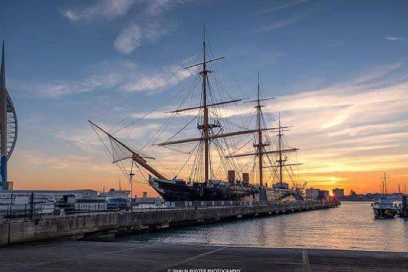 Air Maison - Stunning Beach Front Apartment Portsmouth Exteriör bild