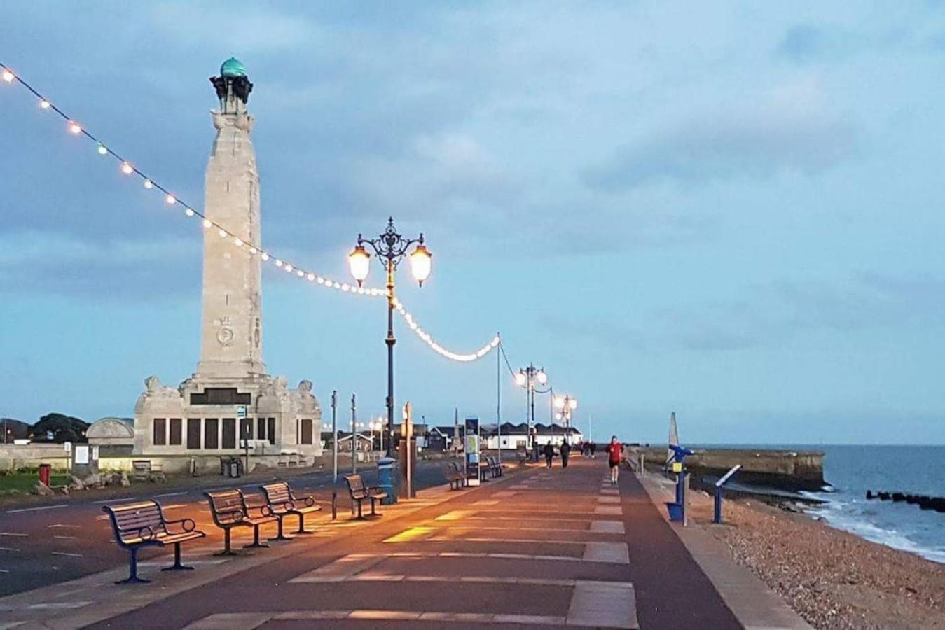 Air Maison - Stunning Beach Front Apartment Portsmouth Exteriör bild