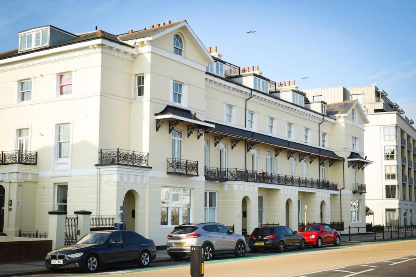 Air Maison - Stunning Beach Front Apartment Portsmouth Exteriör bild