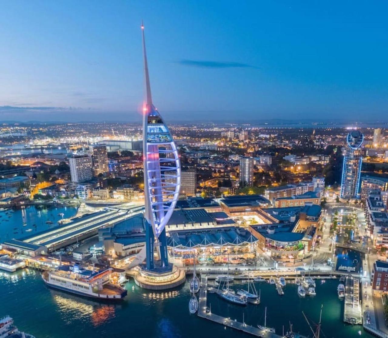 Air Maison - Stunning Beach Front Apartment Portsmouth Exteriör bild