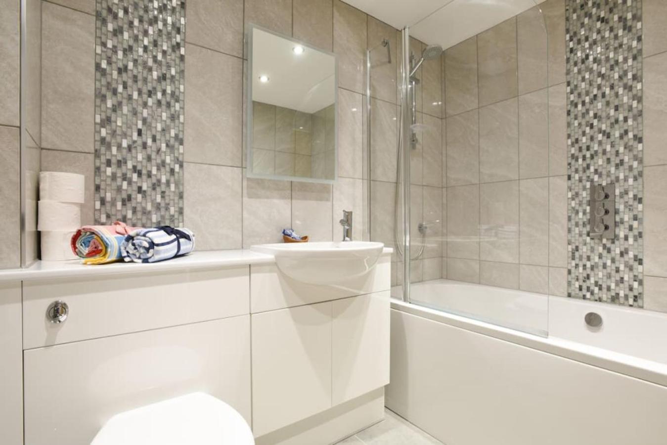 Air Maison - Stunning Beach Front Apartment Portsmouth Exteriör bild