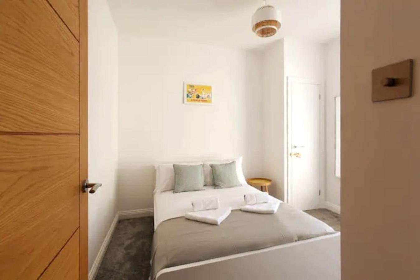 Air Maison - Stunning Beach Front Apartment Portsmouth Exteriör bild