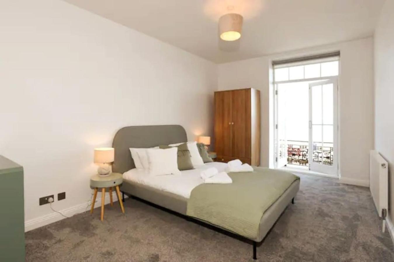 Air Maison - Stunning Beach Front Apartment Portsmouth Exteriör bild