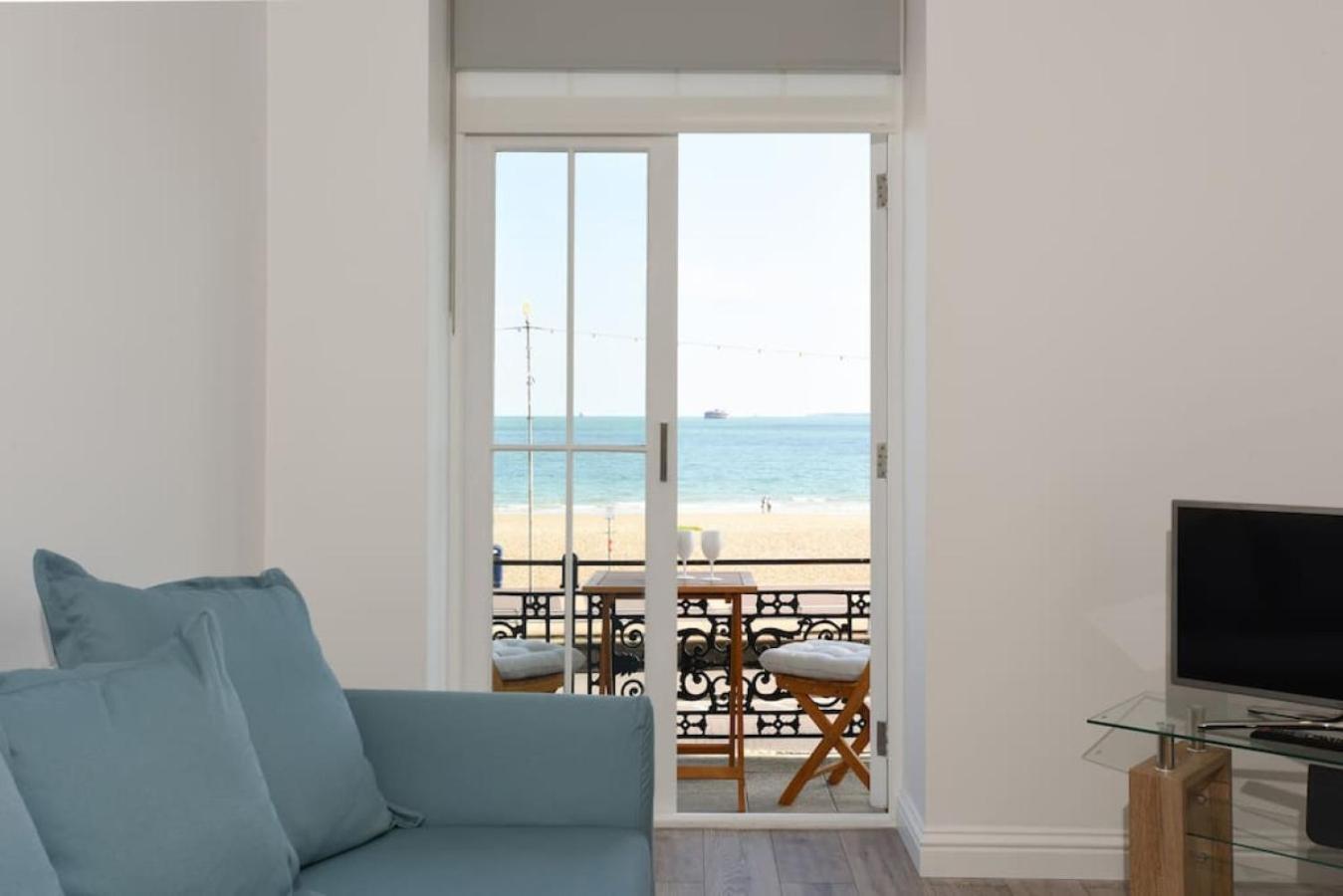Air Maison - Stunning Beach Front Apartment Portsmouth Exteriör bild