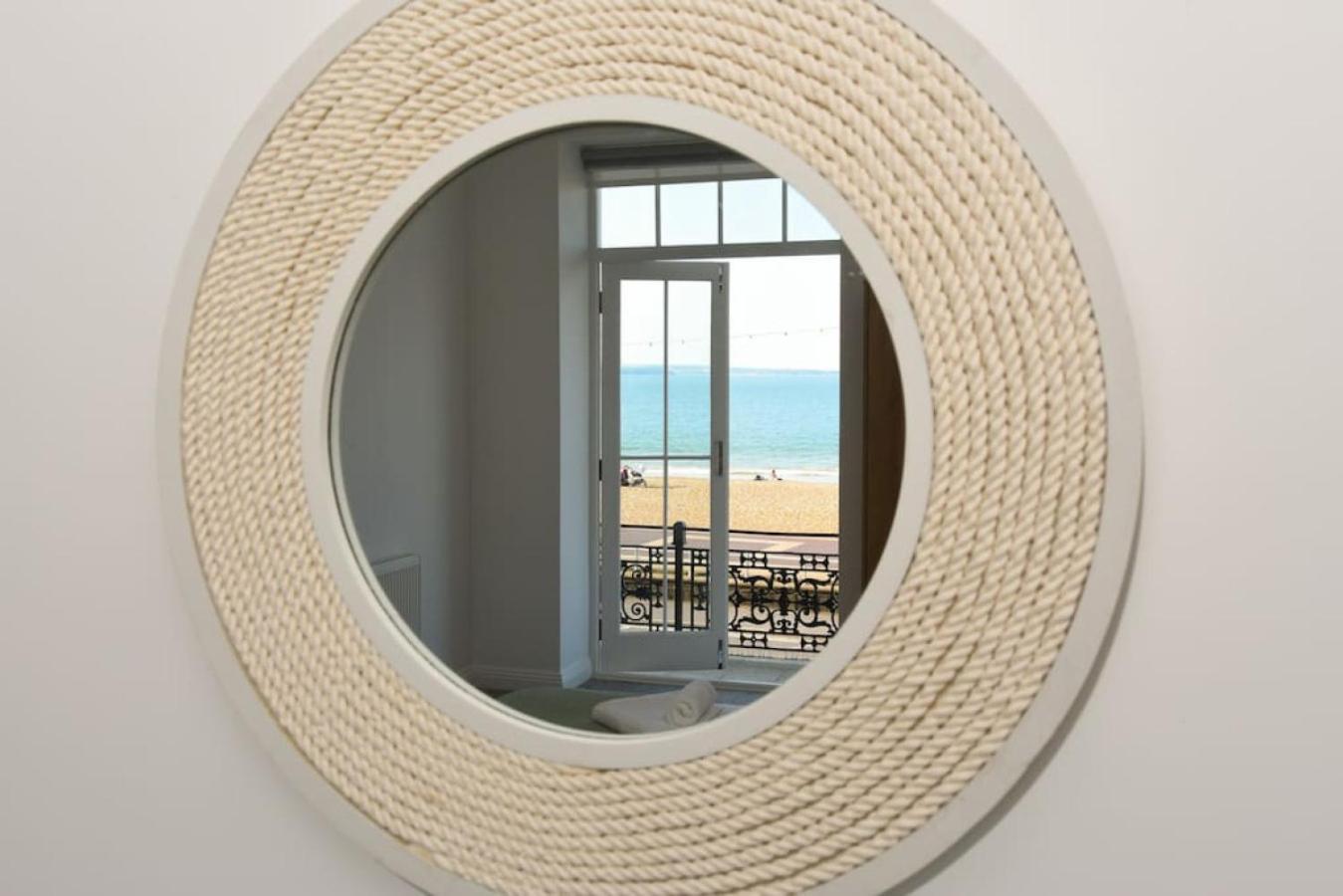 Air Maison - Stunning Beach Front Apartment Portsmouth Exteriör bild